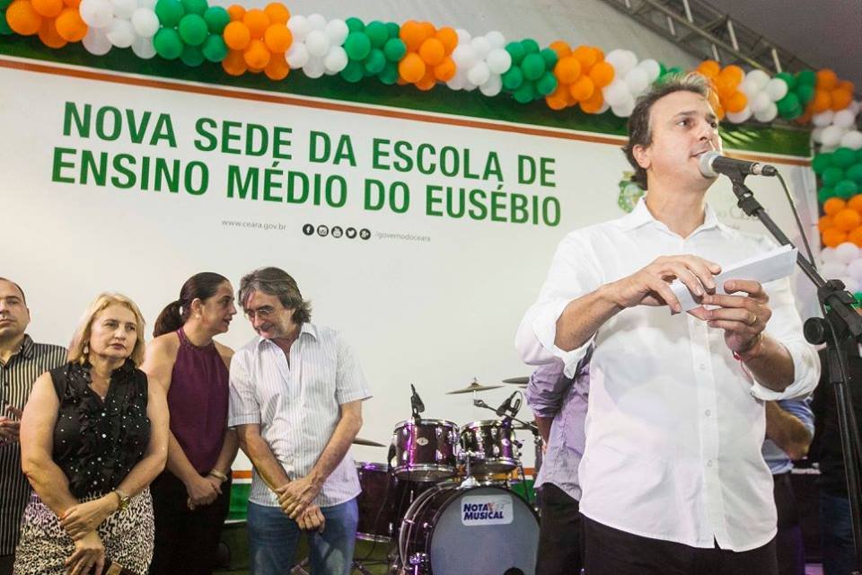 Camilo Santana inaugura nova sede de Escola de Ensino Médio no município de Eusébio.