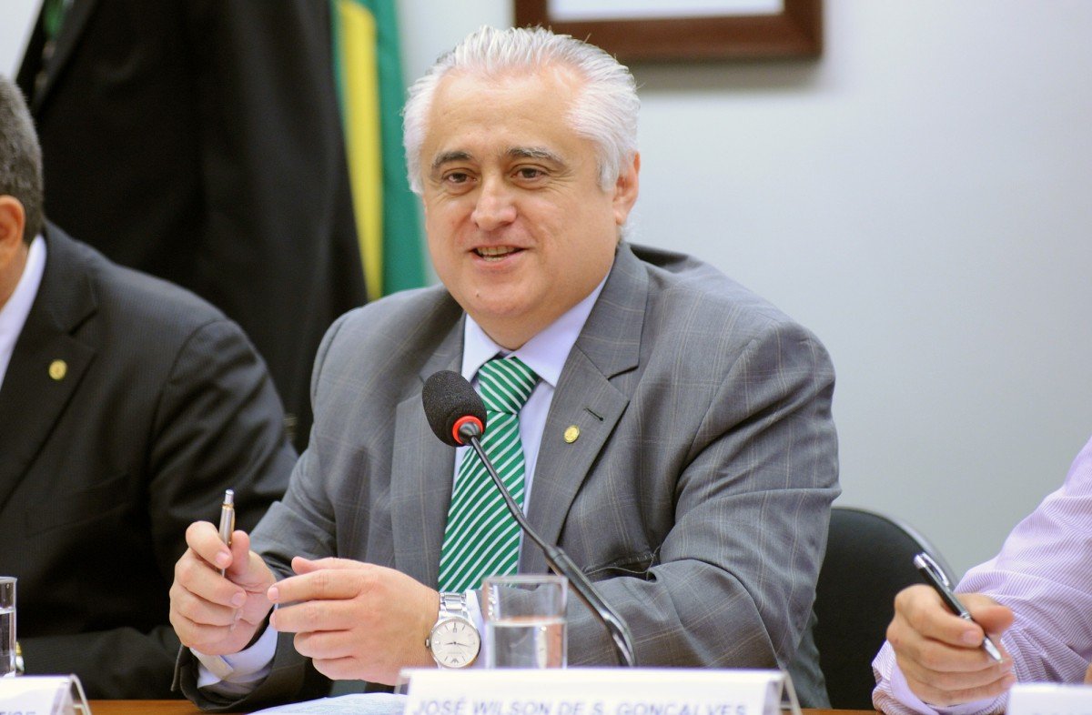 Deputado Odorico Monteiro pedirá urgência em ação para acabar com o “Jogo Baleia Azul”