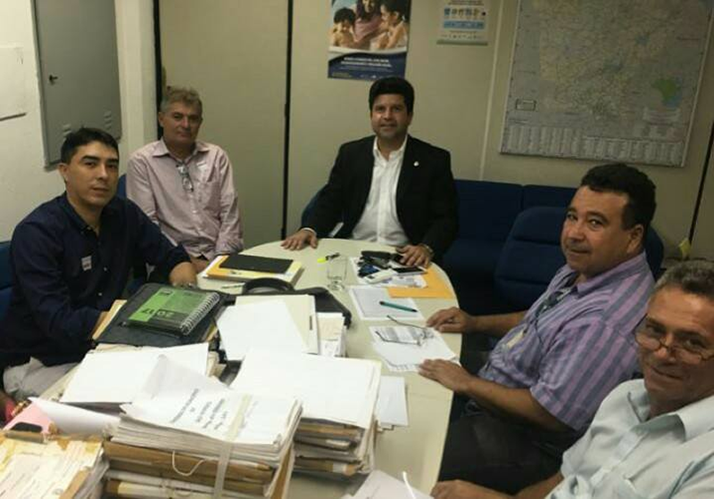 Prefeito de Choró discute temas de saúde pública e implantação de junta militar no município, em reuniões com autoridades