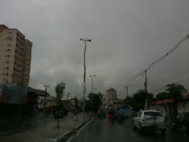 Capital cearense registra chuva de 36 mm, na madrugada desta segunda-feira (24)