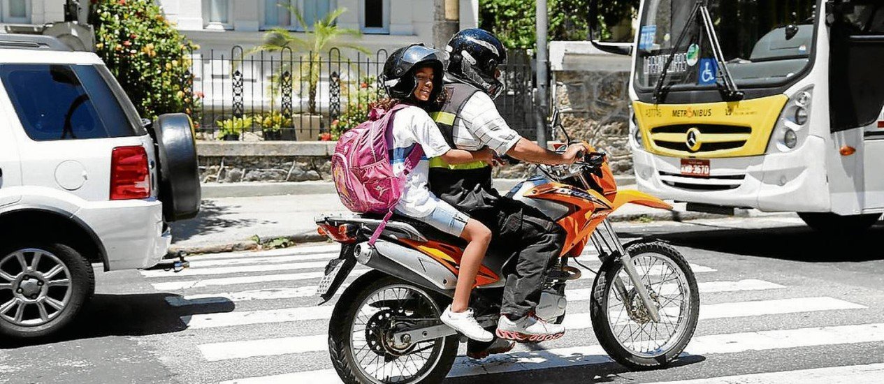 Câmara aumenta para 11 anos idade mínima de transporte de crianças em motocicletas