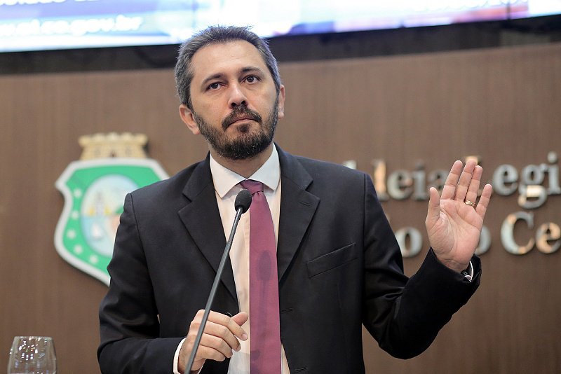 Elmano de Freitas lançará candidatura ao PT estadual hoje, 03