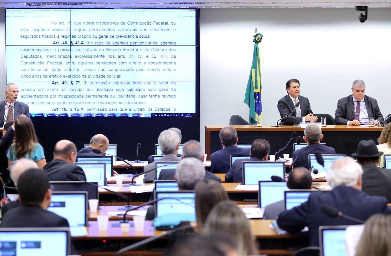 Destaques de reforma da Previdência devem ser votados nesta terça-feira, 09