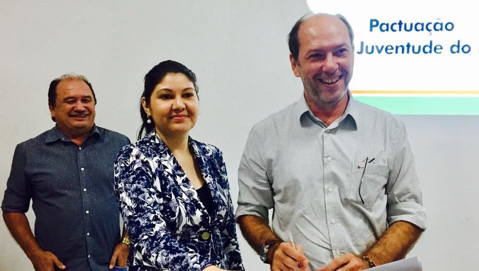 Prefeito de Sobral assina termo para implantação do Projeto Juventude do Futuro no município