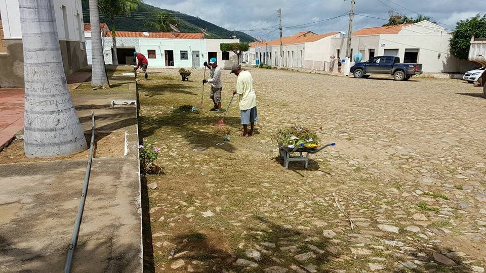 Prefeitura de Boa Viagem realiza serviços de limpeza em distritos da cidade