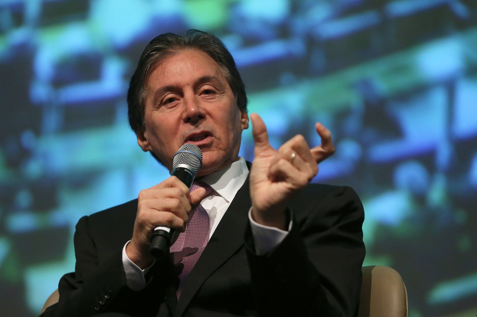 Eunício Oliveira diz que PMDB do Senado deu total apoio a Temer