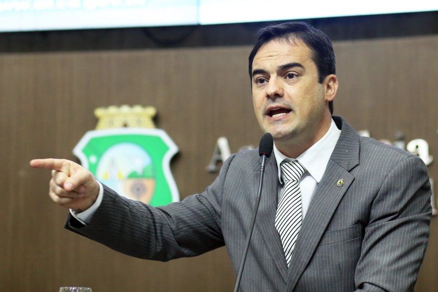 Impeachment do governador Camilo Santana é protocolado pela oposição