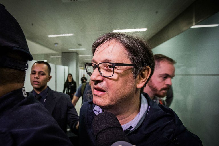 Rocha Loures entrega mala com R$ 500 mil à Polícia Federal de São Paulo