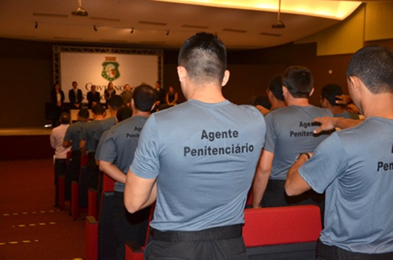 Governador assina mensagem que autoriza concurso com mil vagas para agentes penitenciários
