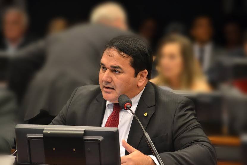 Cabo Sabino propõe projeto que garante autonomia no atendimento de deficientes visuais em agências bancárias