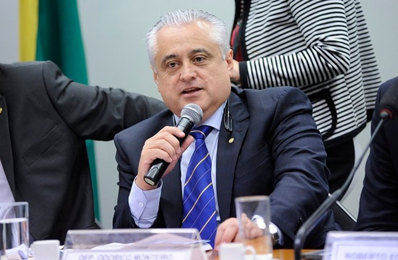 Odorico Monteiro deixa presidência do PROS e assumirá comando do PSB do Ceará