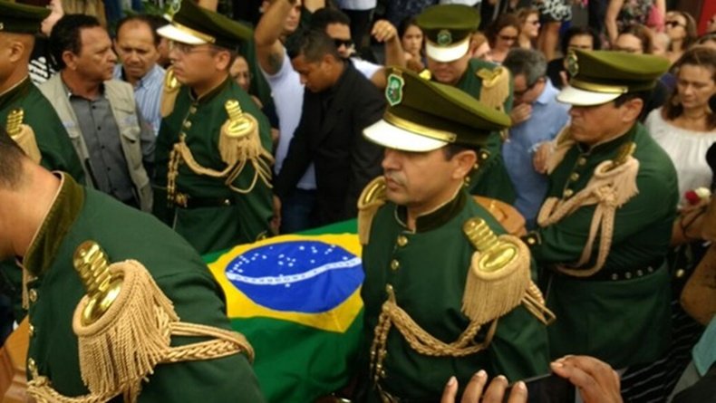 Corpo de Belchior é encaminhado para local de sepultamento; Velório ocorreu no Centro Cultural Dragão do Mar