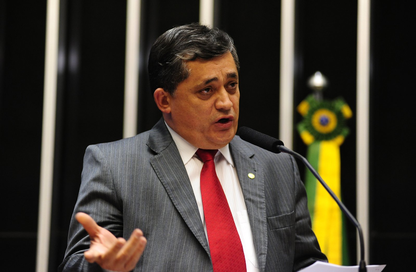 Deputado José Guimarães defende saída de Temer da presidência e eleições diretas