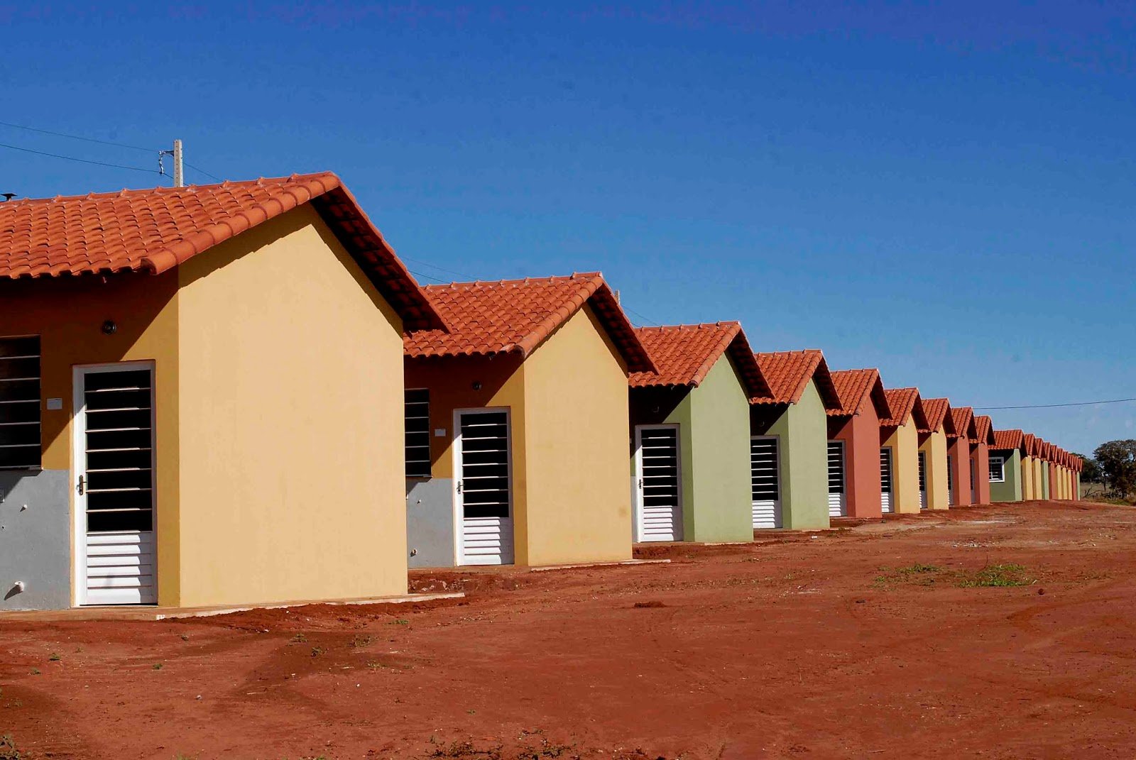 Assembleia Legislativa aprova PEC que prorroga contrato de pessoas dos projetos de habitação no Ceará