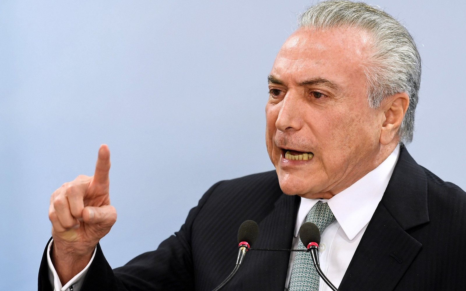 Michel Temer afirma novamente que não renunciará e desafia: “Se quiserem me derrubar, me derrubem!”