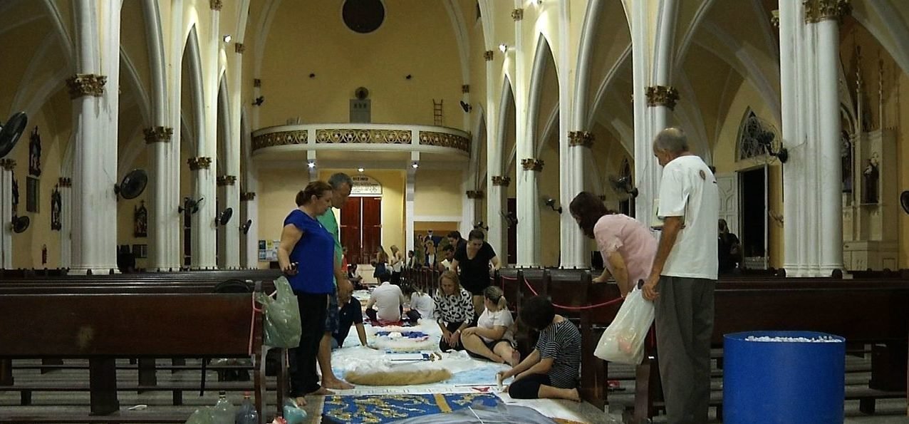 Tapete de Corpus Christi confeccionado por fiéis é exposto na Paróquia Cristo Rei até próximo dia 18