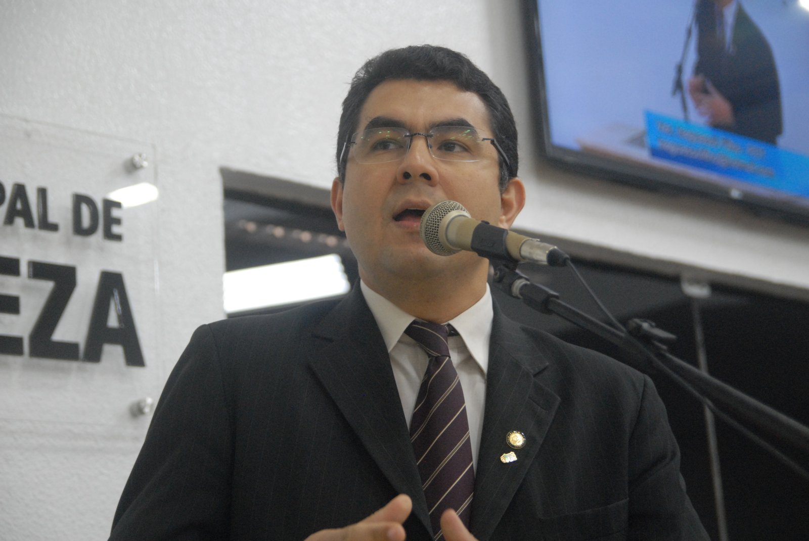 Vereador Iraguassú Filho critica medida do governo que propõe reter dinheiro do FGTS e adia o pagamento do seguro-desemprego