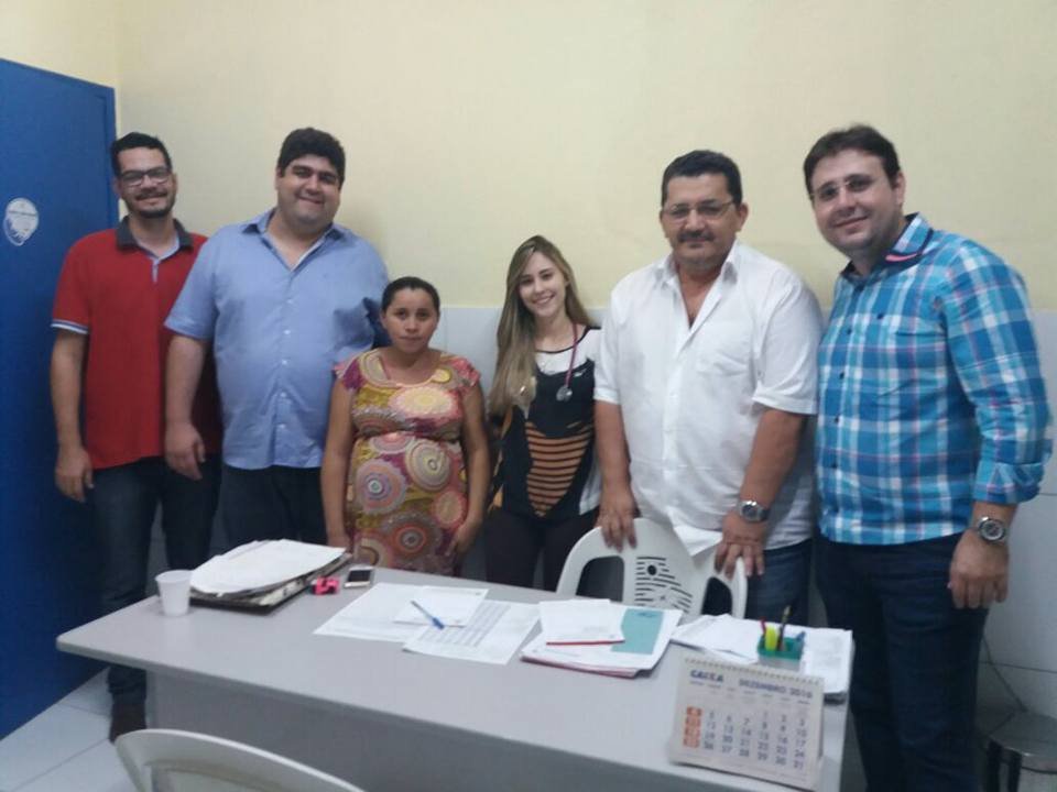 Secretário de Saúde anuncia contratação de mais médicos para três bairros