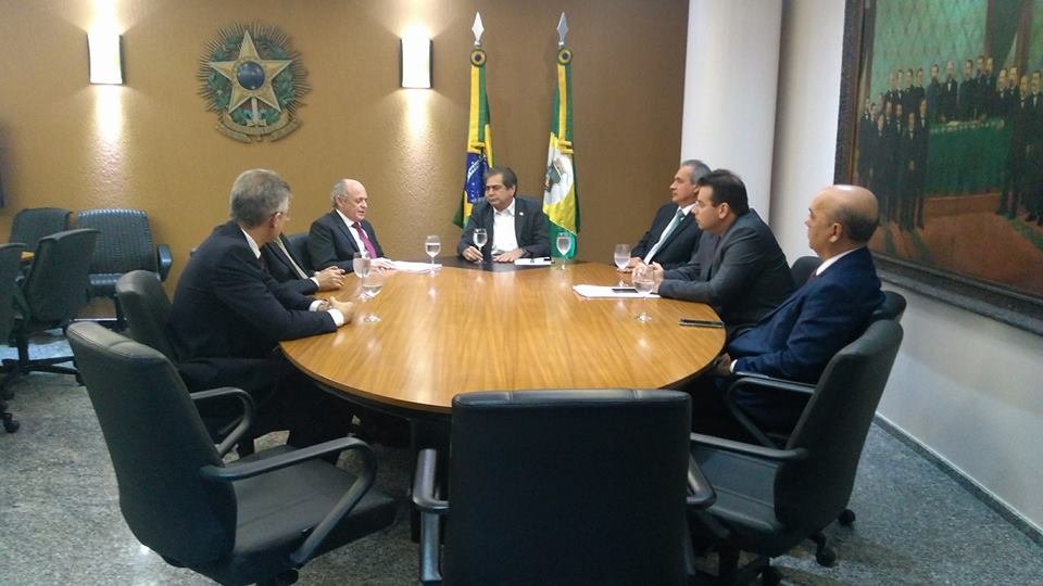 Zezinho Albuquerque recebe projeto de reestruturação do Tribunal de Justiça do Ceará