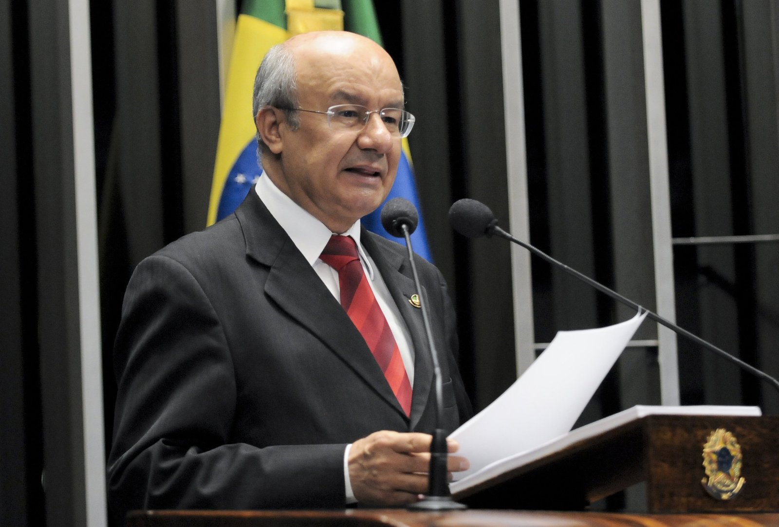 Senador José Pimentel divulga nota sobre condenação de Lula