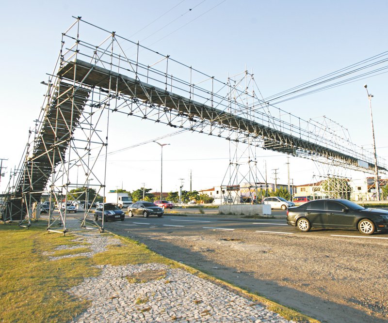 Trecho da BR-116 terá velocidade reduzida de 60 para 40 km/h para obras de passarelas definitivas