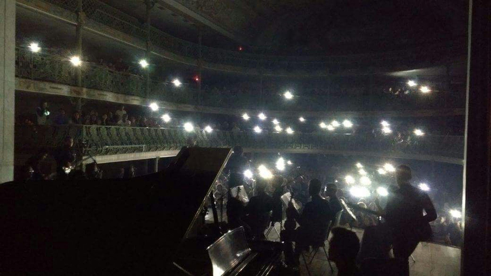 Quando as luzes se apagaram o concerto brilhou ainda mais