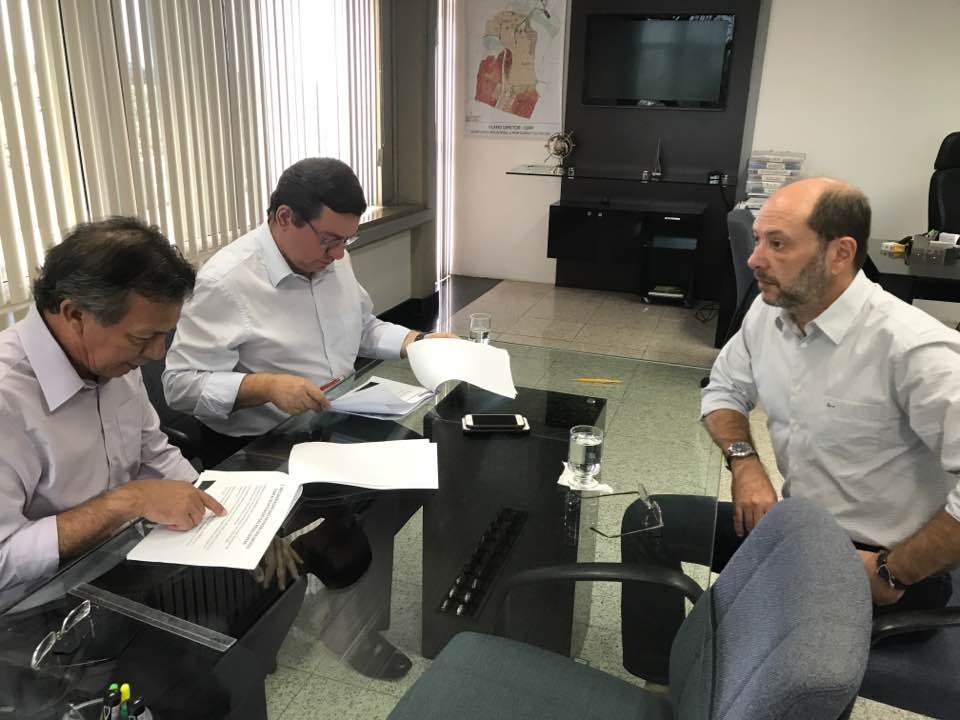 Prefeito de Sobral fecha acordo com Governo do Estado para diminuir preço da passagem de VLT do município