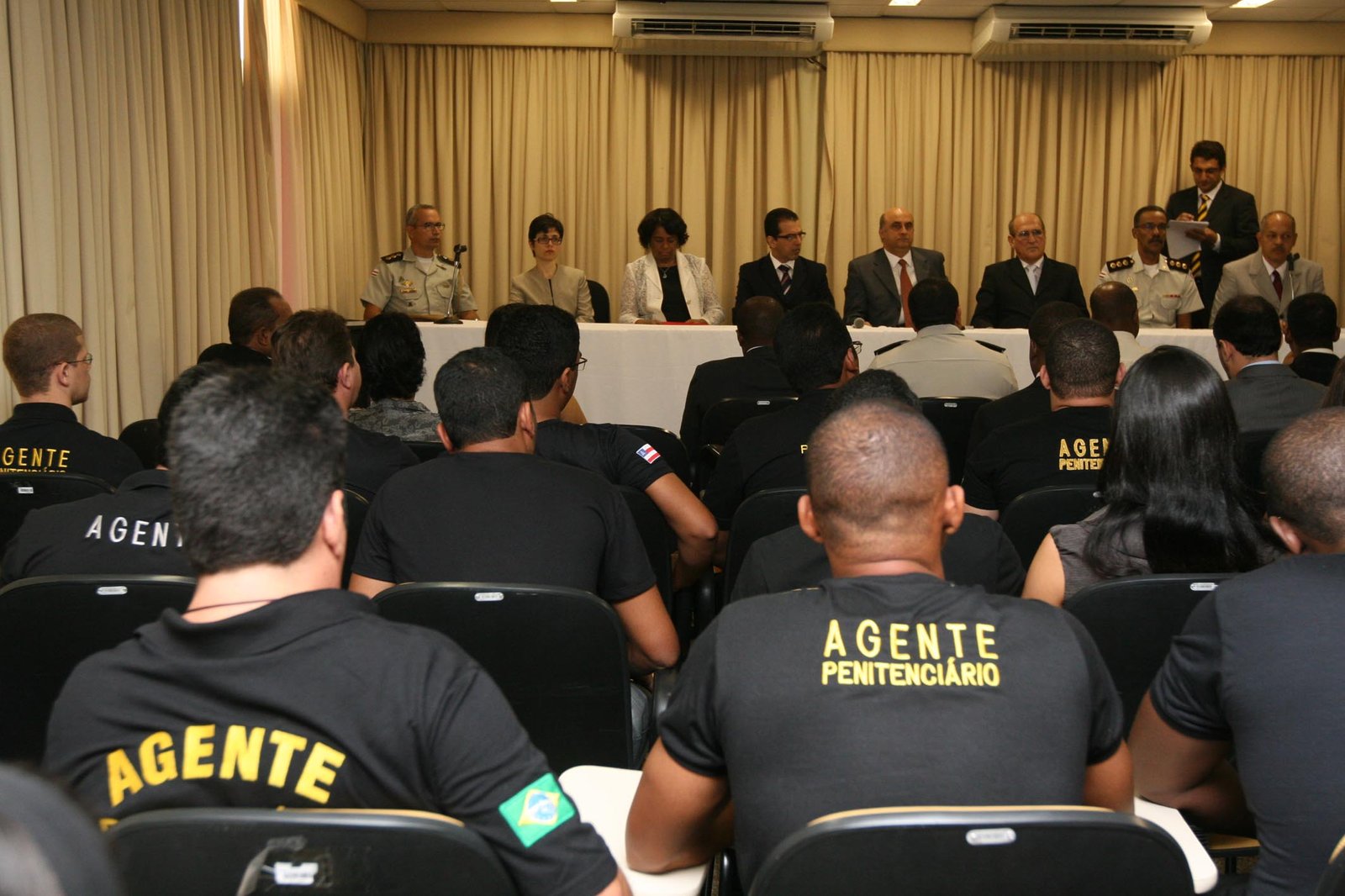 Governo do Estado lança edital para concurso de agente penitenciário com mil vagas