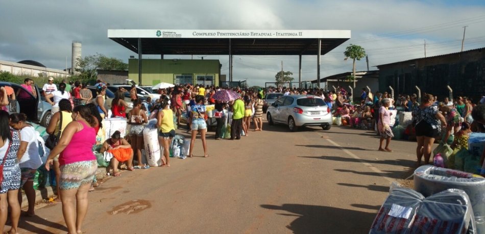 Motim na CPPL 3 de Itaitinga termina com agentes e presos feridos