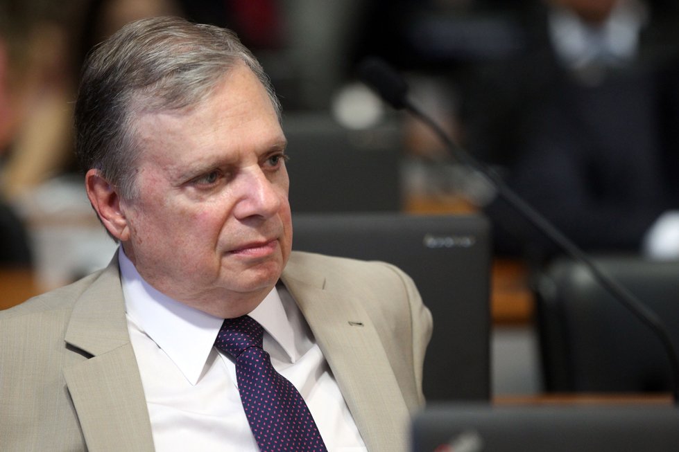 Líderes do PSDB adiam decisão sobre saída do governo Temer