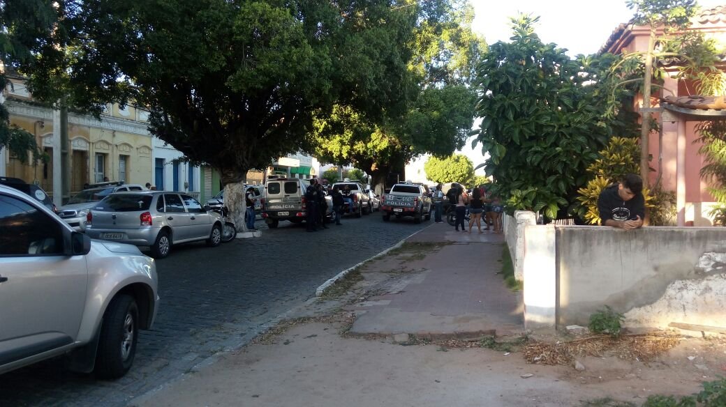A violência em Senador Pompeu: Megaoperação policial prende 13 pessoas e apreende drogas, armas e coletes balísticos