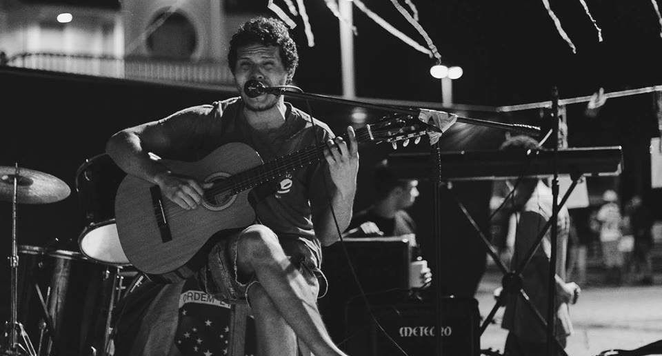 Músico Pedro Azevedo é encontrado morto dentro de sua residência em Quixadá