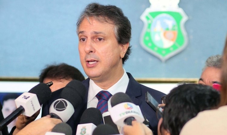 Governo do Estado entrega notebooks a alunos do Ensino Médio que se destacaram pelo desempenho acadêmico