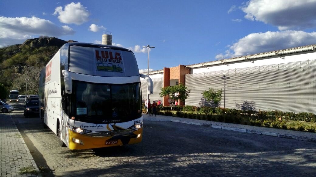 Lula recebe comenda no IFCE de Quixadá, mas não discursa