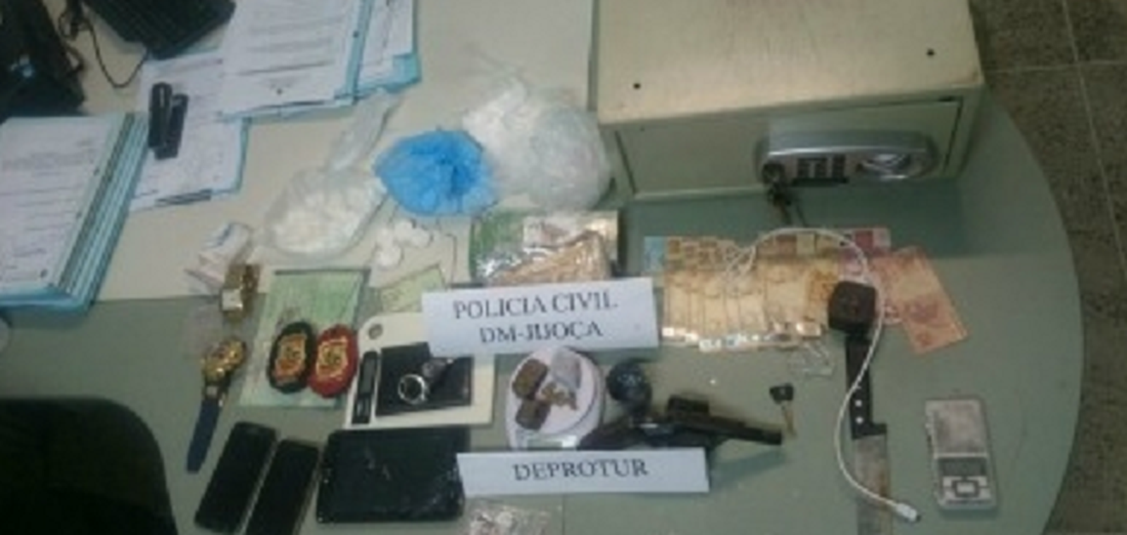 Operação policial em Jijoca de Jericoacoara resulta em prisões e apreensões de materiais ilícitos