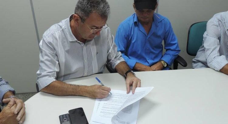 Empresas iniciam reformas em duas praças de Quixeramobim