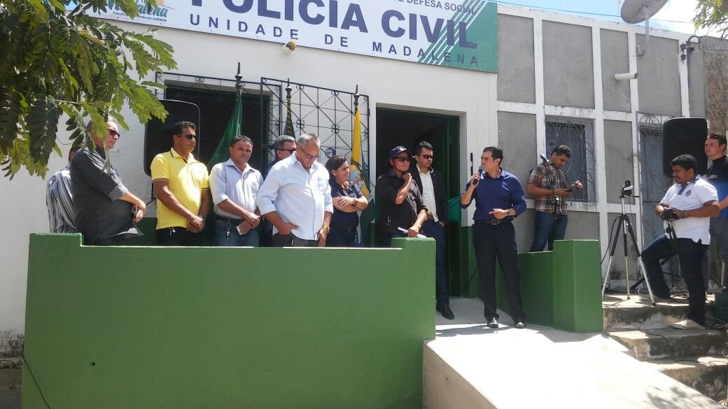 Leonardo Araújo participa de inauguração da Unidade de Polícia Civil de Madalena e realiza entrega oficial de ambulância