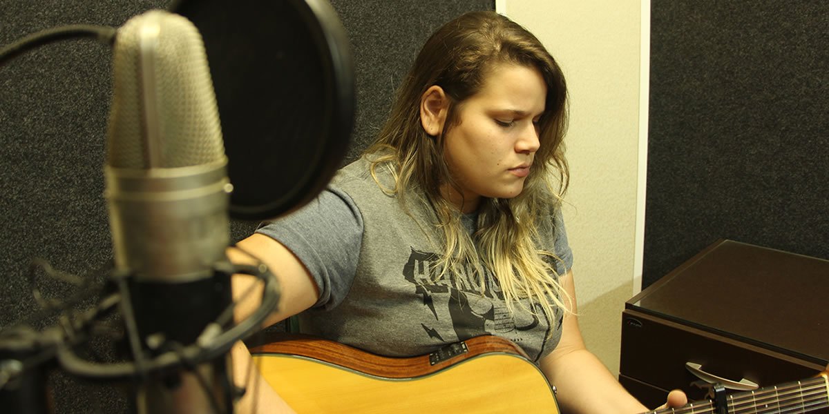 No Palco do SerTão – Lia Almeida