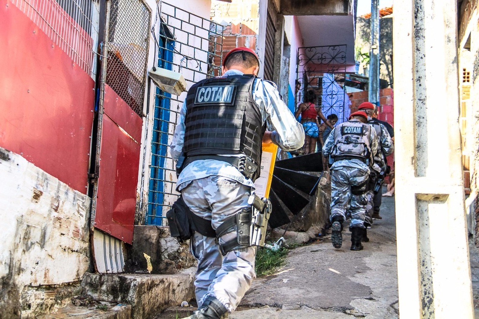 Família denuncia supostos abusos policiais durante operação em Fortaleza