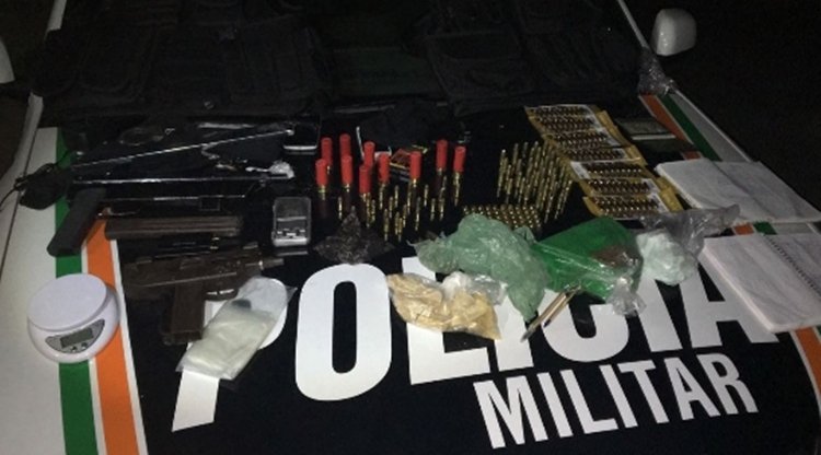 Polícia Militar desarticula quadrilha e apreende duas submetralhadoras