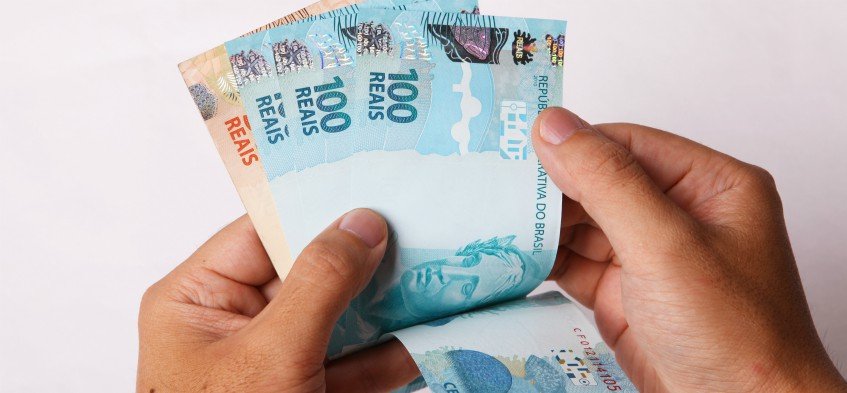 Polícia prende suspeito de fraudar documentos e abrir empréstimos em nome de aposentados