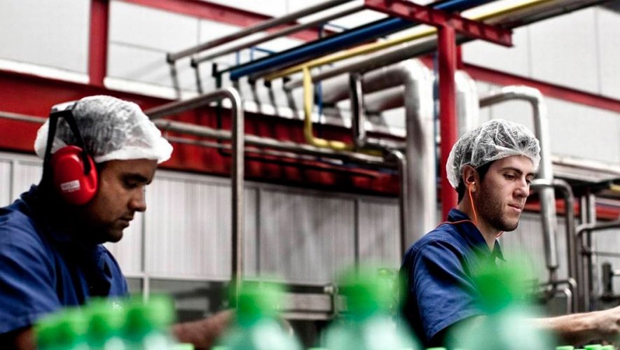 Taxa de desocupação cai a 12,2%; país tem 12,7 milhões de desempregados