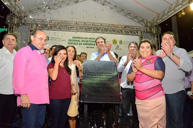 Governador inaugura sede do Detran e assina ordem de serviço para Areninha em Camocim