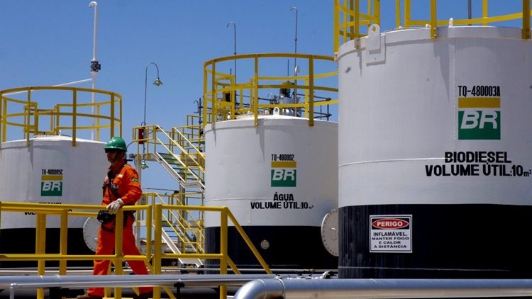 Petrobras reduz nesta sexta-feira, 17, preços da gasolina e diesel nas refinarias