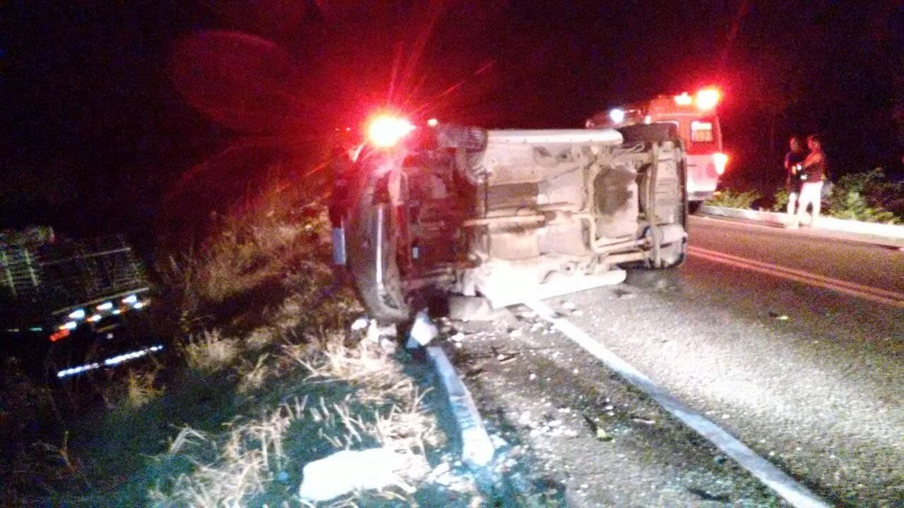 Acidente envolvendo ambulância, carro e caminhão deixa um morto na CE-060, em Quixeramobim