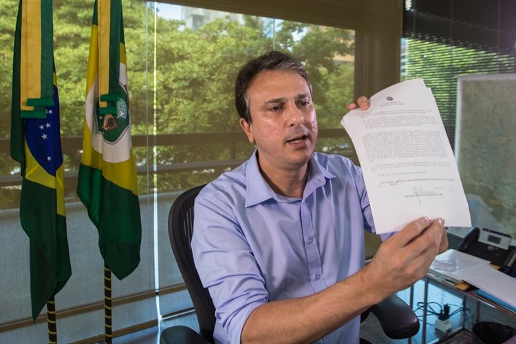 Camilo Santana anuncia programa para reduzir fila de exames e cirurgias no Estado