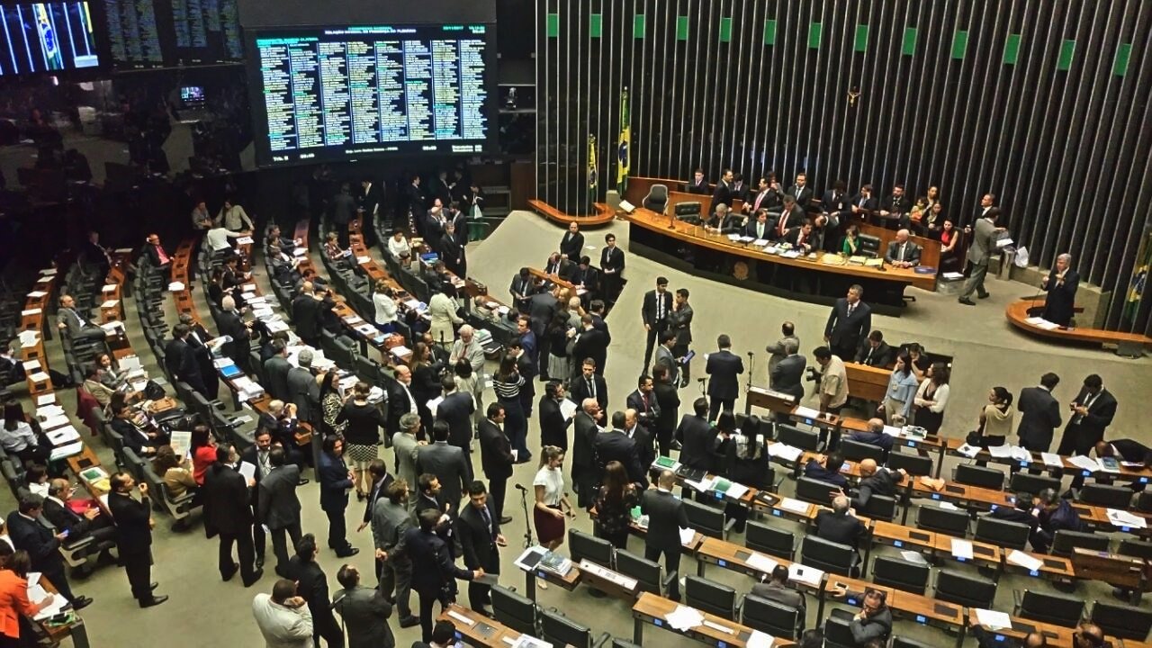 Sob coordenação de Eunício Oliveira, Congresso derruba veto para aliviar crise financeira dos municípios