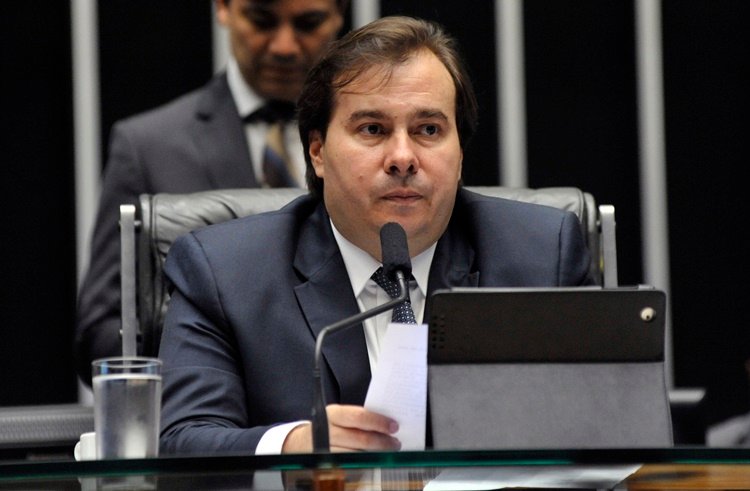 Proposta que poderia restringir aborto não avançará na Câmara, diz Rodrigo Maia