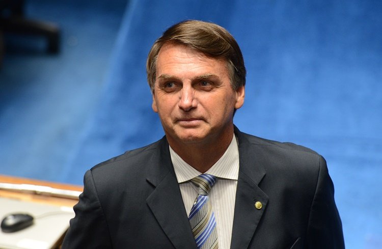 Câmara Municipal aprova projeto que concederá título de cidadão cratense a Jair Bolsonaro