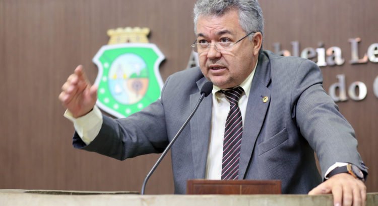 Quixeramobim: Deputado Tomaz Holanda discute com Eunício sobre funcionamento do HRSC e implantação da faculdade de Medicina no município